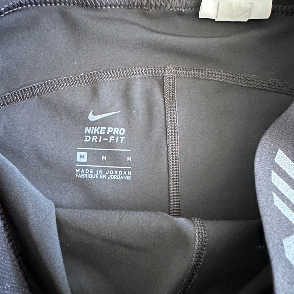 Nike Pro Women's Black Athletic Shorts M Stretch Workout Running Gym Performance - Picture 2 of 5